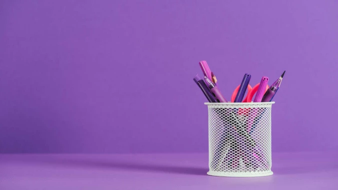 Σύγκριση χαραγμένων και τυπωμένων στυλό - ποιο να επιλέξετε για την επιχείρησή σας;