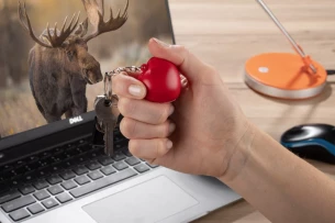 Μπρελόκ κατά του στρες LOVE - Κόκκινο